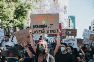 Az empátia tanítása gyerekeknek játékosan