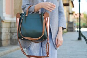 Nőies hoodie styling tippek