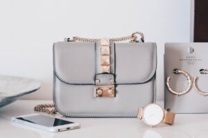 Nőies hoodie styling tippek