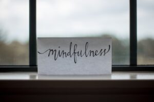A csend ereje – mindfulness zajos világban