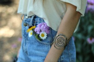 Nőies hoodie styling tippek